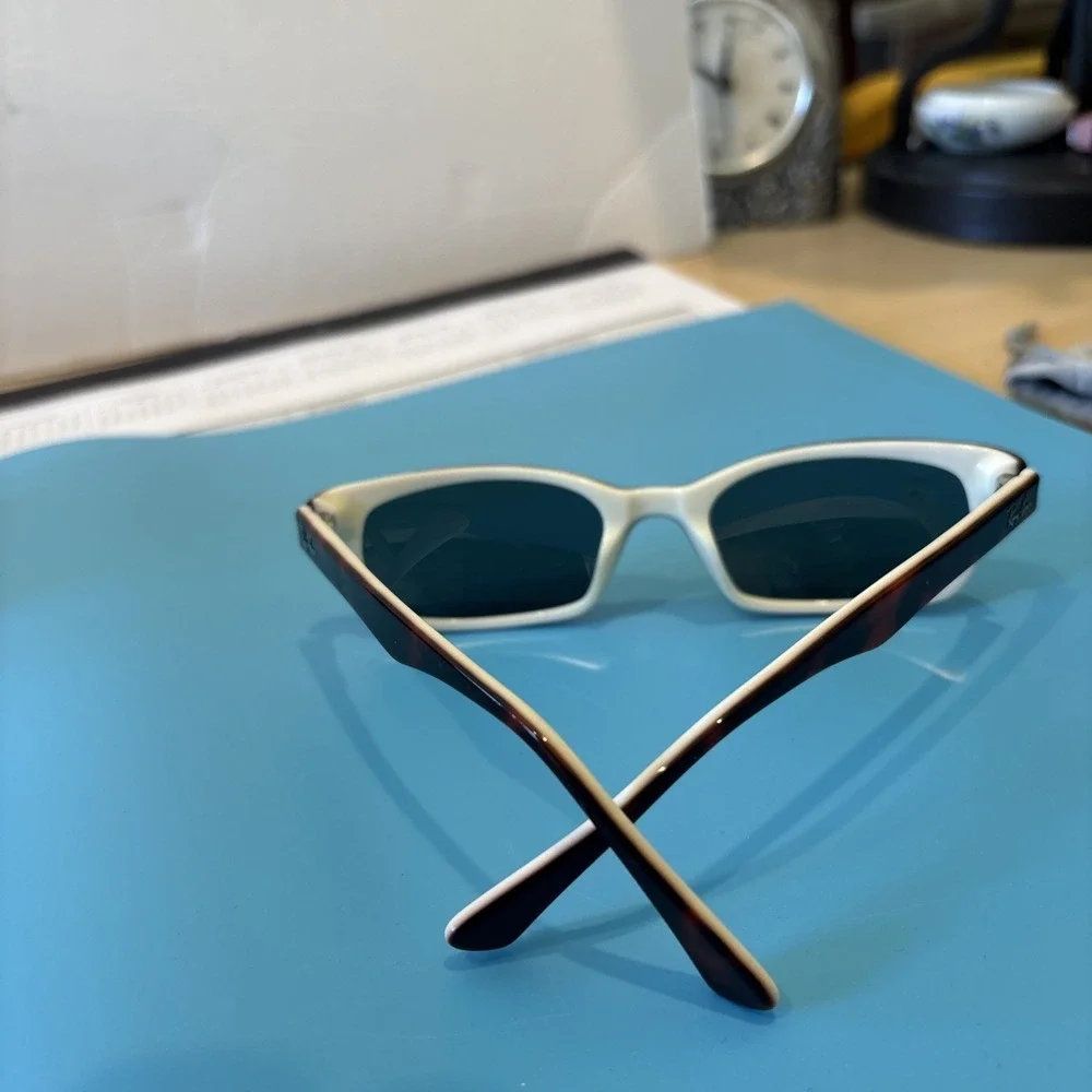Ran Ban Sunglasses Women's‎ 5150 Flex Hinges.